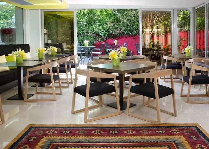 Aquamare And Rhodes City